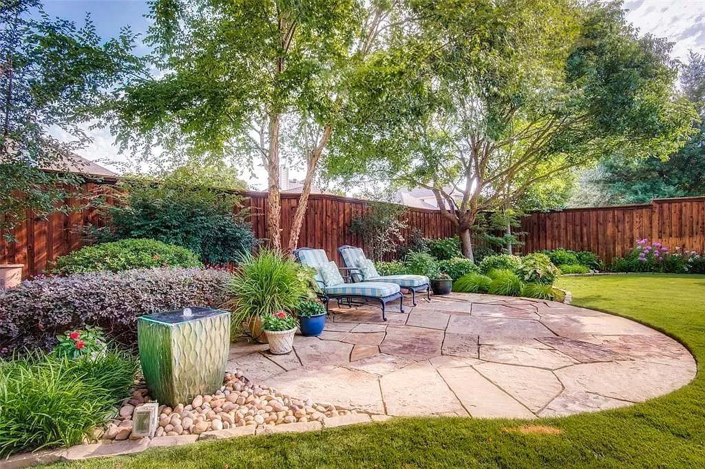 Transform Your Yard with Low-Water Landscape Designs